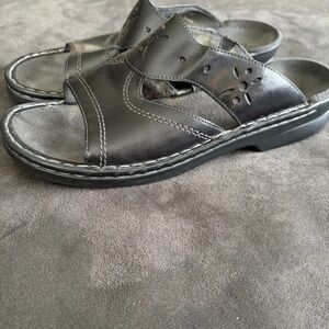 Clarks Black Leather Comfort Slide Sandals – Women’s